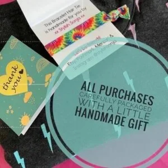 Comme des Garcons Play White Tee with Peeping Red Heart - Picture 13 of 14